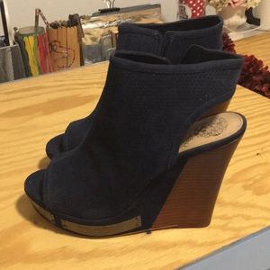 New w/o tags Blue suede Vince Camuto Wedges